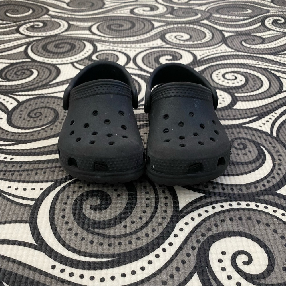 Black Crocs